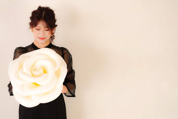 一輪の大きな花束 2枚目の画像