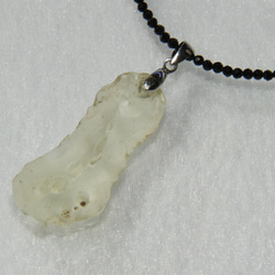 古代の秘宝！時代を超えたアクセサリー！銀化ローマングラスの