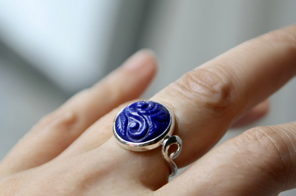 ラピスラズリ カービング ring 指輪・リング エムズビジュー 通販｜Creema(クリーマ) 17812239