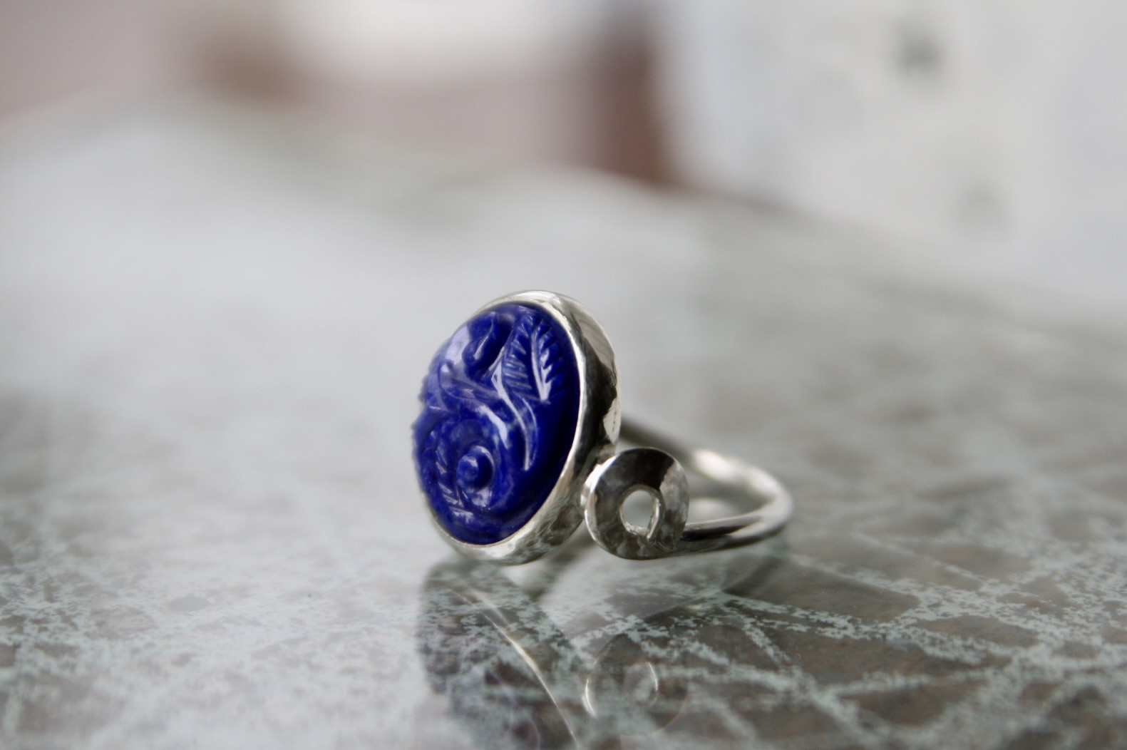 ラピスラズリ カービング ring