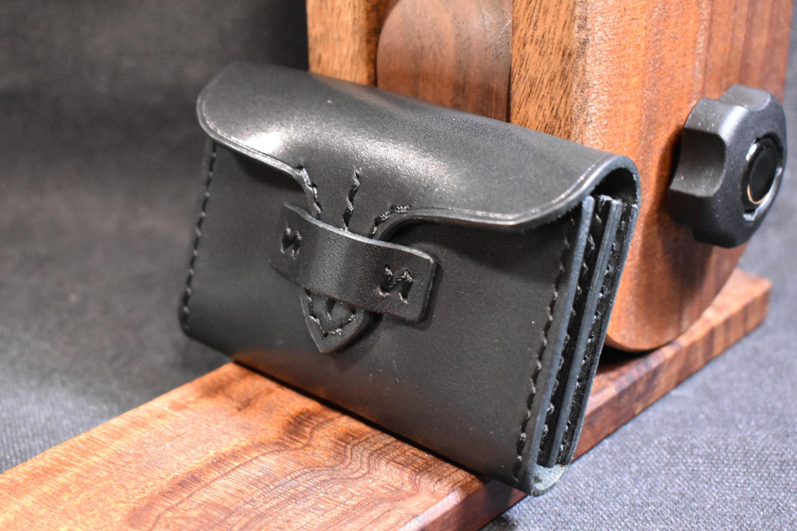 栃木レザーブラック　手縫い　名刺入れ(カードケース)