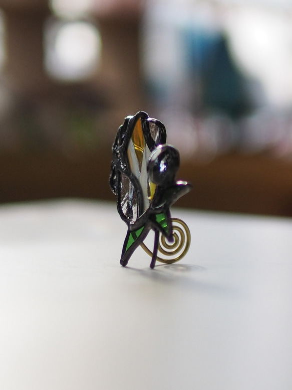 「宝石みたいなバラのつぼみ・黄色」ステンドグラス・アンティークガラス・窓辺にちょこんとシリーズ 5枚目の画像