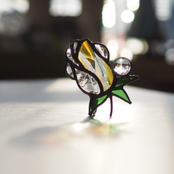 「宝石みたいなバラのつぼみ・黄色」ステンドグラス・アンティークガラス・窓辺にちょこんとシリーズ 1枚目の画像