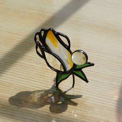 「宝石みたいなバラのつぼみ・黄色」ステンドグラス・アンティークガラス・窓辺にちょこんとシリーズ 11枚目の画像