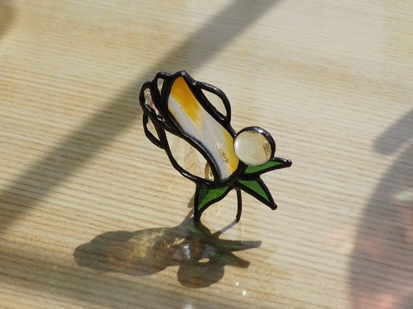 「宝石みたいなバラのつぼみ・黄色」ステンドグラス・アンティークガラス・窓辺にちょこんとシリーズ 11枚目の画像