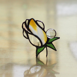 「宝石みたいなバラのつぼみ・黄色」ステンドグラス・アンティークガラス・窓辺にちょこんとシリーズ 12枚目の画像