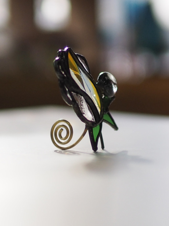 「宝石みたいなバラのつぼみ・黄色」ステンドグラス・アンティークガラス・窓辺にちょこんとシリーズ 6枚目の画像