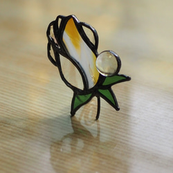 「宝石みたいなバラのつぼみ・黄色」ステンドグラス・アンティークガラス・窓辺にちょこんとシリーズ 13枚目の画像