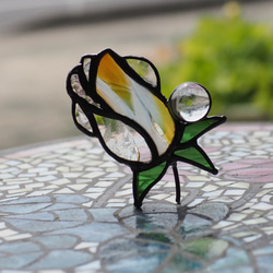 「宝石みたいなバラのつぼみ・黄色」ステンドグラス・アンティークガラス・窓辺にちょこんとシリーズ 3枚目の画像