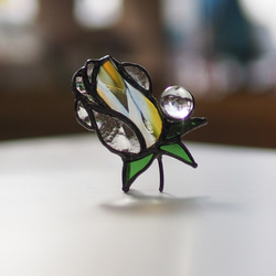 「宝石みたいなバラのつぼみ・黄色」ステンドグラス・アンティークガラス・窓辺にちょこんとシリーズ 4枚目の画像