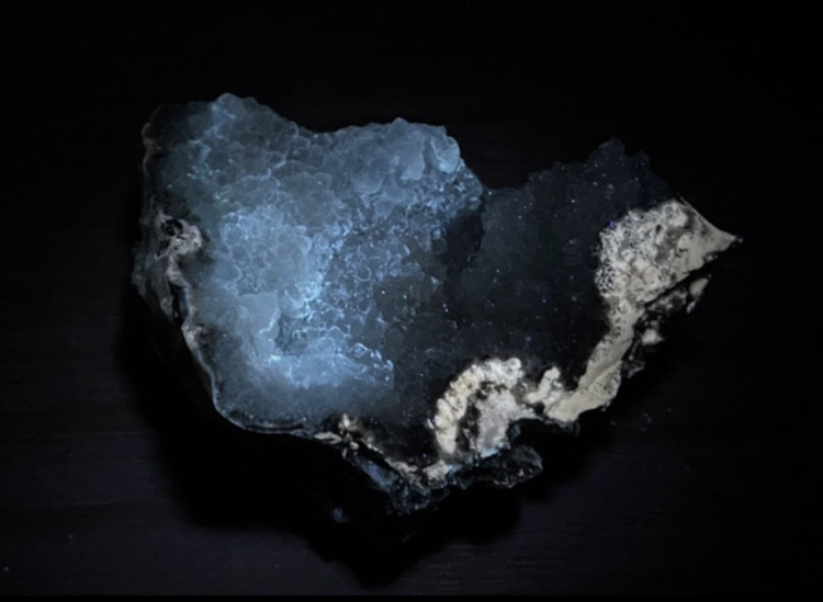 天然自然石 ジオード　水晶　自由研究 Amazon.co.jp: 天然水晶の原石 ナチュラル美しいブルー