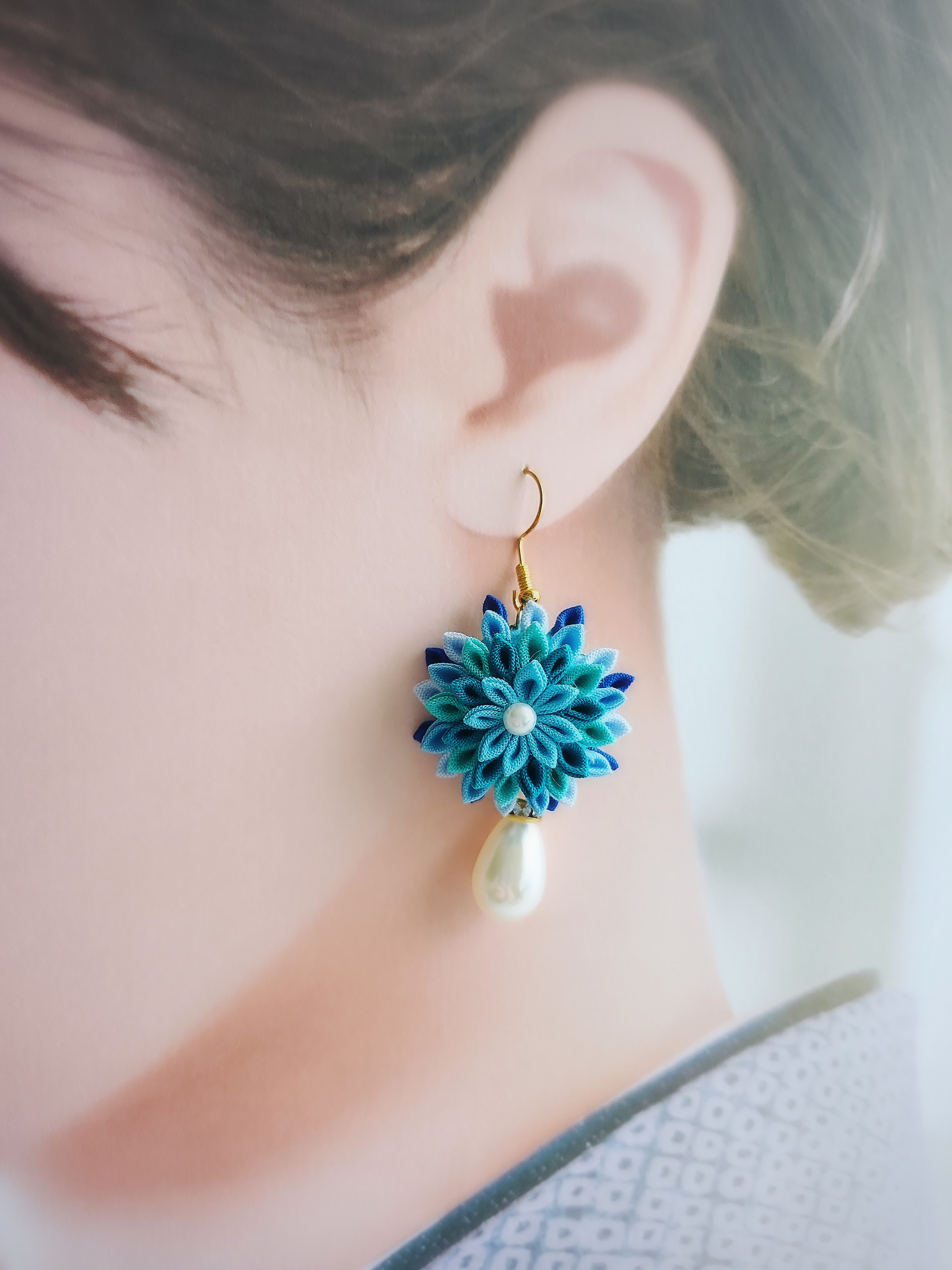 1420 スカイブルーゴールドフラワー　ハンドメイド　イヤリング