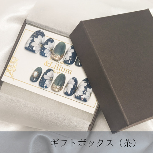 人気No.2】くすみブルーの手描きフラワーアートネイル ネイルチップ