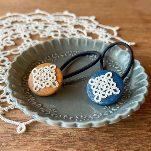 レース飾りとレザーのヘアゴム ラウンドモチーフ タティングレース