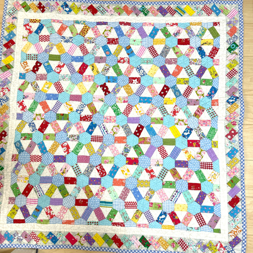 パッチワークキルト 花ぐるまブルー その他インテリア雑貨 ハウリン