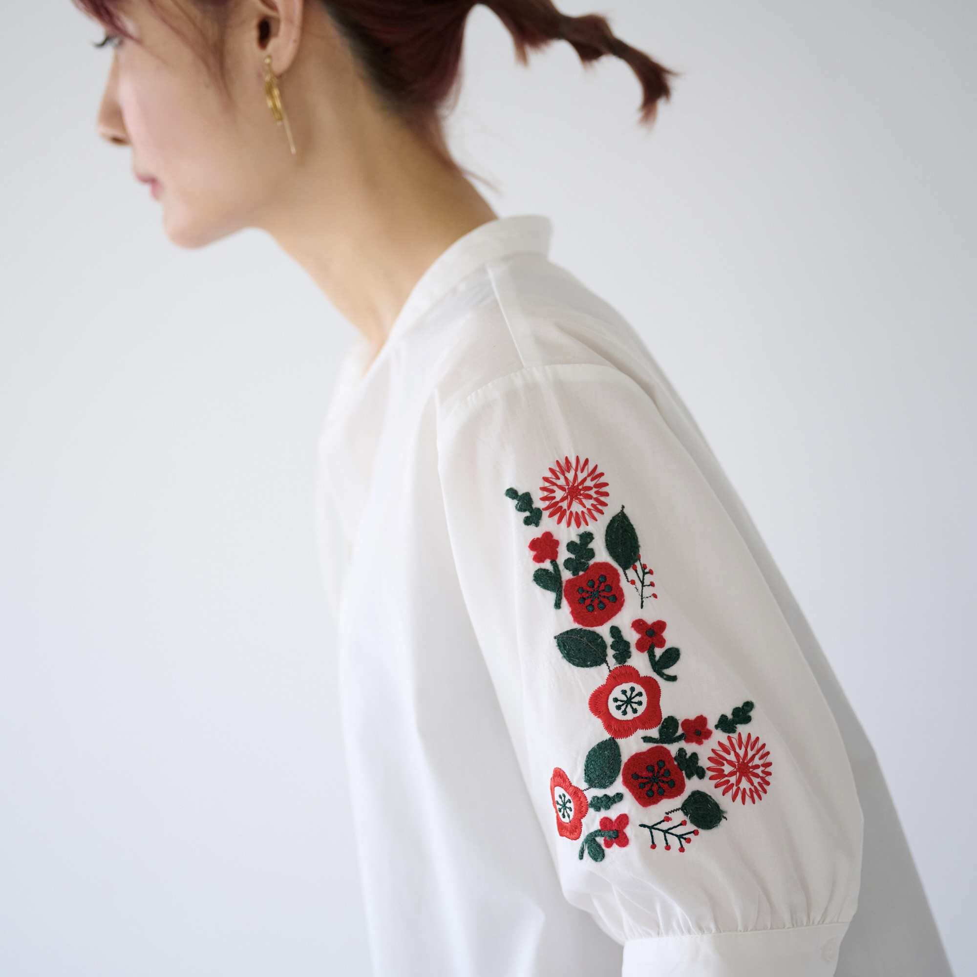 ﾓﾘﾉｶﾞｯｺｳ エスニック五分袖 花刺繍シャツ (ホワイト)｜mg-lb19-wt