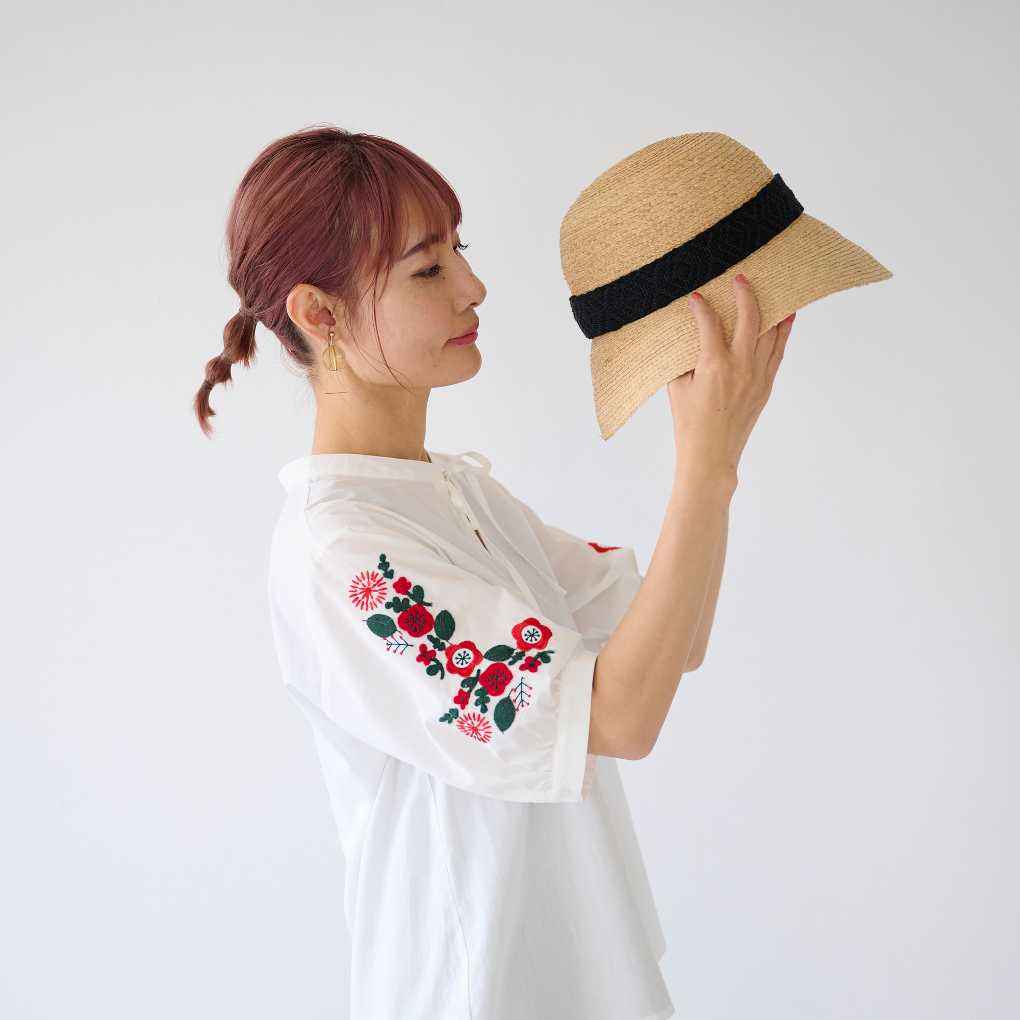 ﾓﾘﾉｶﾞｯｺｳ エスニック五分袖 花刺繍シャツ (ホワイト)｜mg-lb19-wt