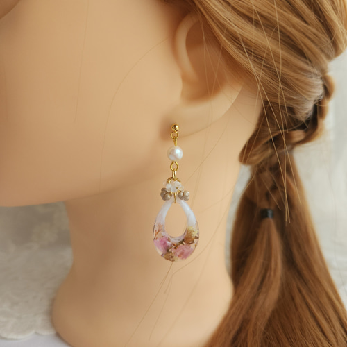 ピンク♡】フラワーレジンフープと雫プックリ水中花イヤリング/ピアス