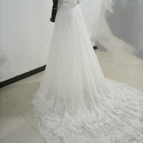 輝きな光彩を放つ ウェディングドレス 花柄3D立体レース刺繍 柔らかく  