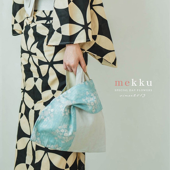 浴衣や夏着物の手提げバッグ/シロツメクサ柄・リネン・麻と綿の配色/青