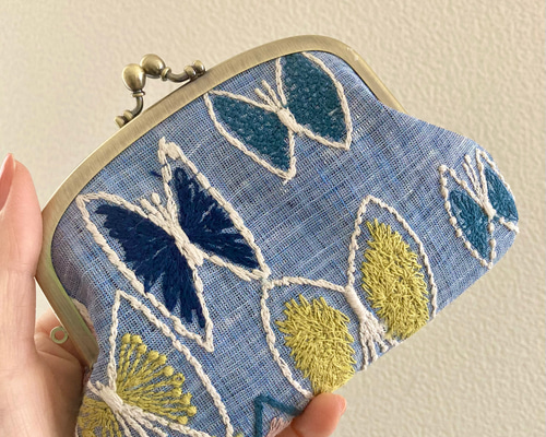 ハンドメイド　がま口長財布　ミナペルホネン　sky flower 親子がま口財布＊ミナペルホネン×リバティ 蝶々の刺繍が可愛い