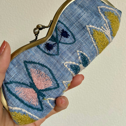 ミナペルホネンmina perhonenの人気柄 蝶々の刺繍が可愛いskyflowerの