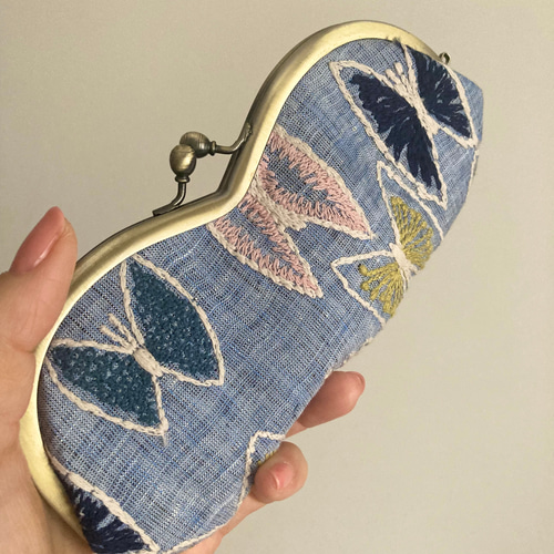 mina perhoneの刺繍の蝶が可愛い人気柄sky flowerを使ったメガネケース