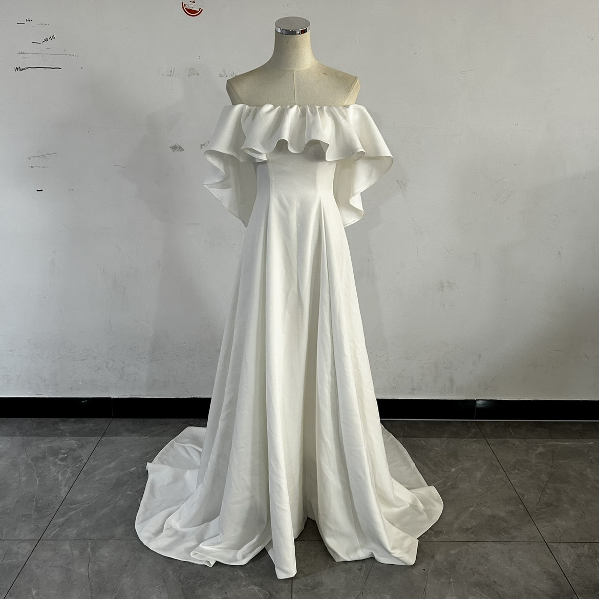 ウエディングドレス オフショルダー スレンダーライン エレガント 披露宴/前撮り 編み上げ