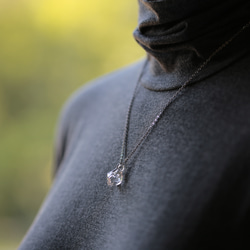 【ｻｰｼﾞｶﾙｽﾃﾝﾚｽ】-Ice- プチｻｲｽﾞ こぼれないアロマペンダント 2枚目の画像