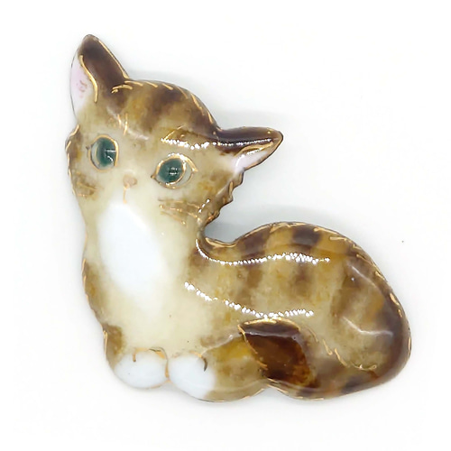 香箱座り風の猫の七宝焼ブローチ【受注制作】 ブローチ アンクル
