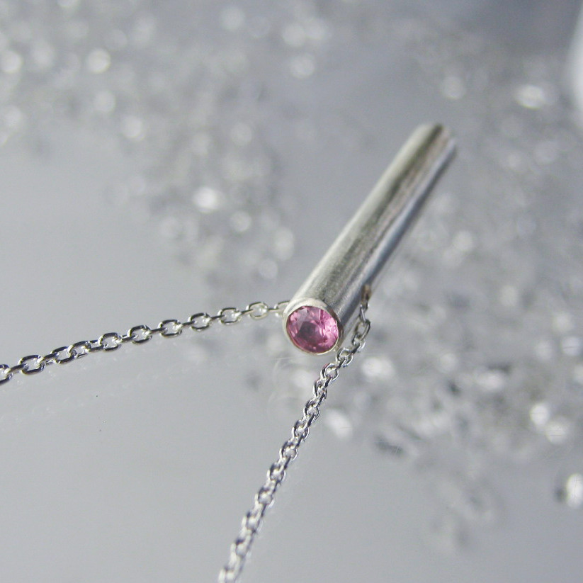 【地震!?】銀の笛　ピンクサファイアが入った　シンプルペンダント　シルバー
