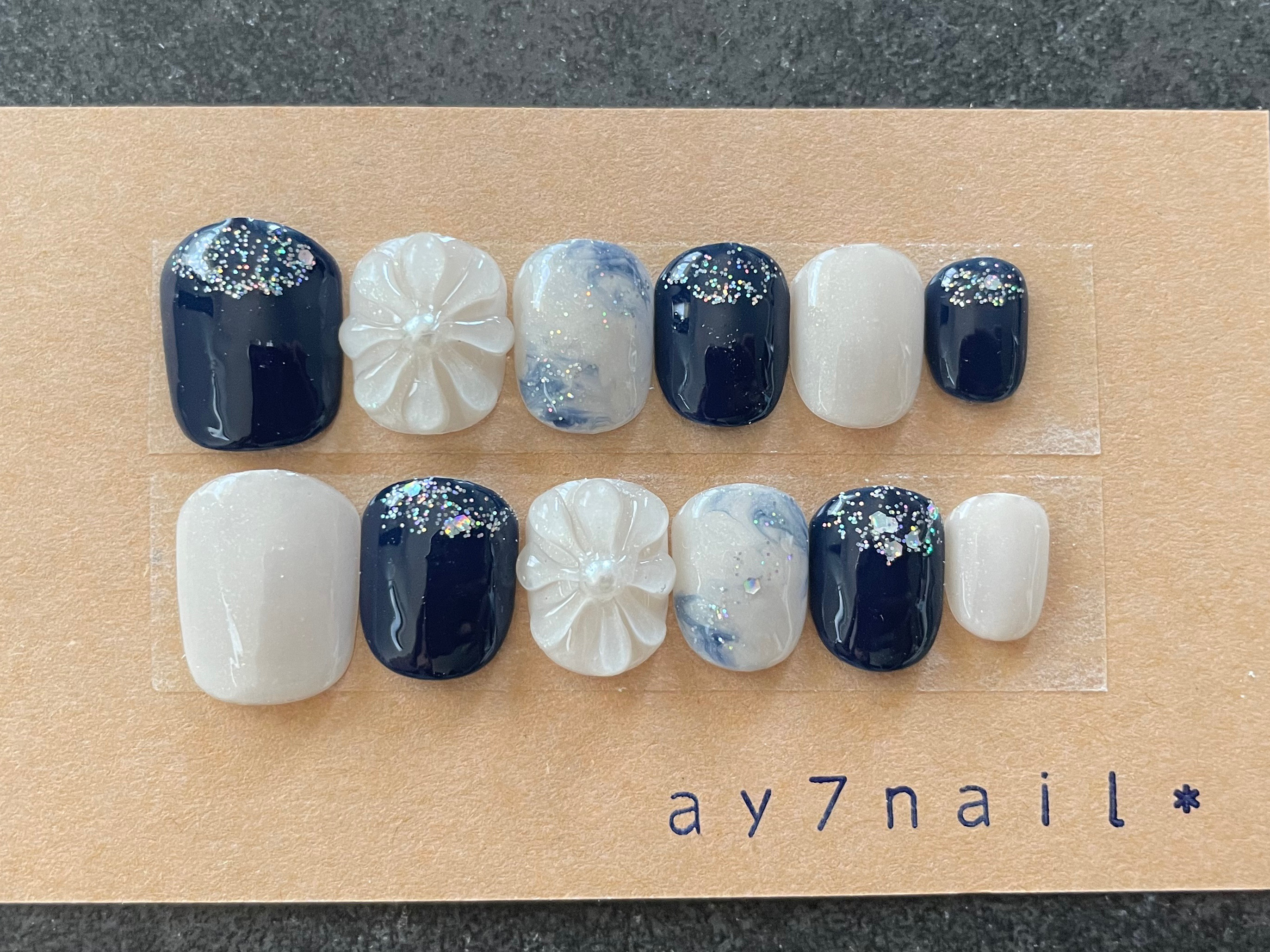 ぷっくりフラワーネイル ネイビー ニュアンス 大人ネイル 夏ネイル  