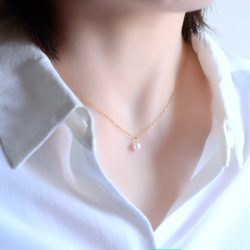 隨時佩戴！淡水珍珠單鑽項鍊，醫用級不鏽鋼錶帶，白色，精緻，單色 第4張的照片