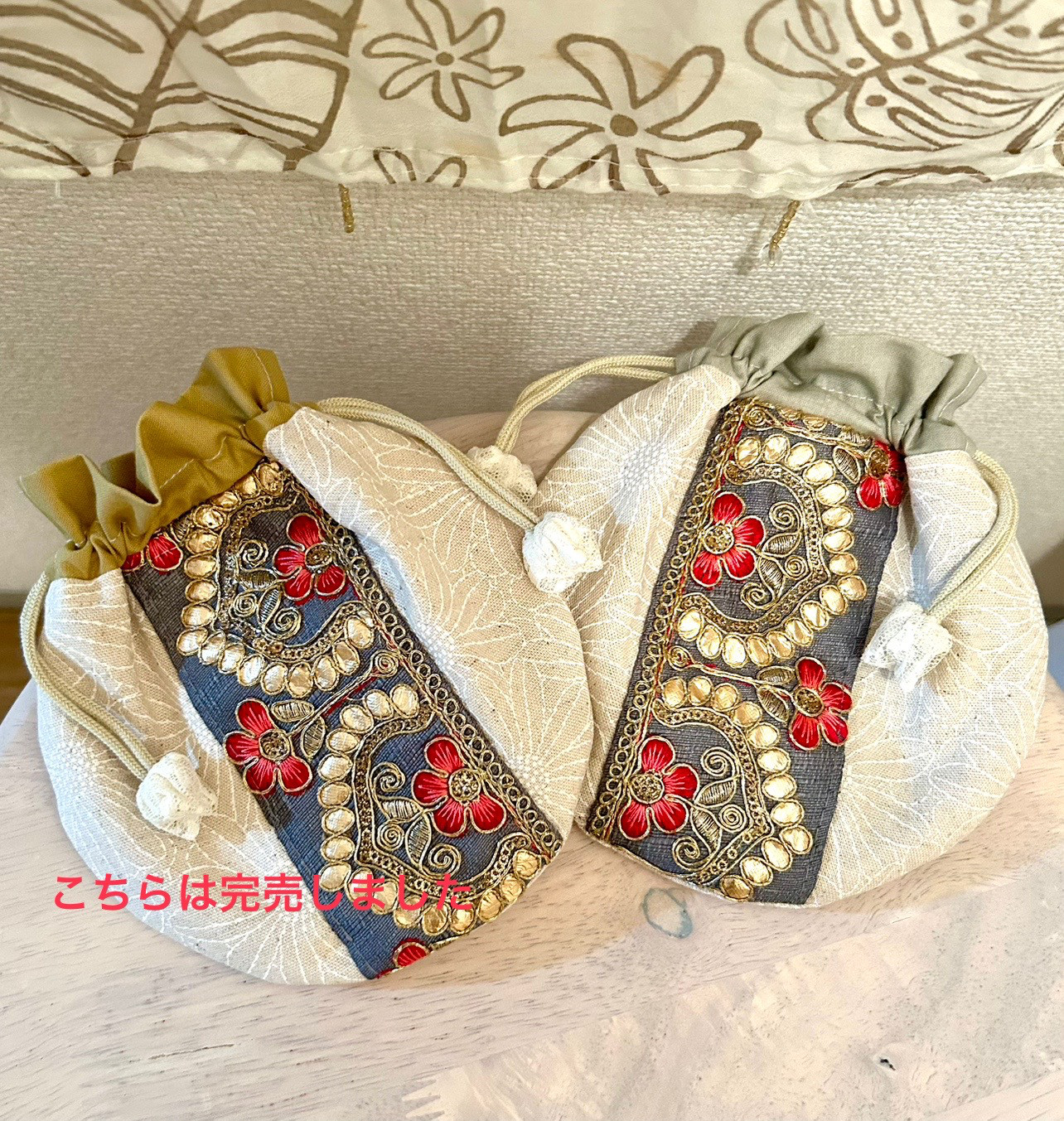 «502»◤完売◢-一つ⸜ ෆ ⸝‍まんまる巾着ポーチ´-インド刺繍リボン