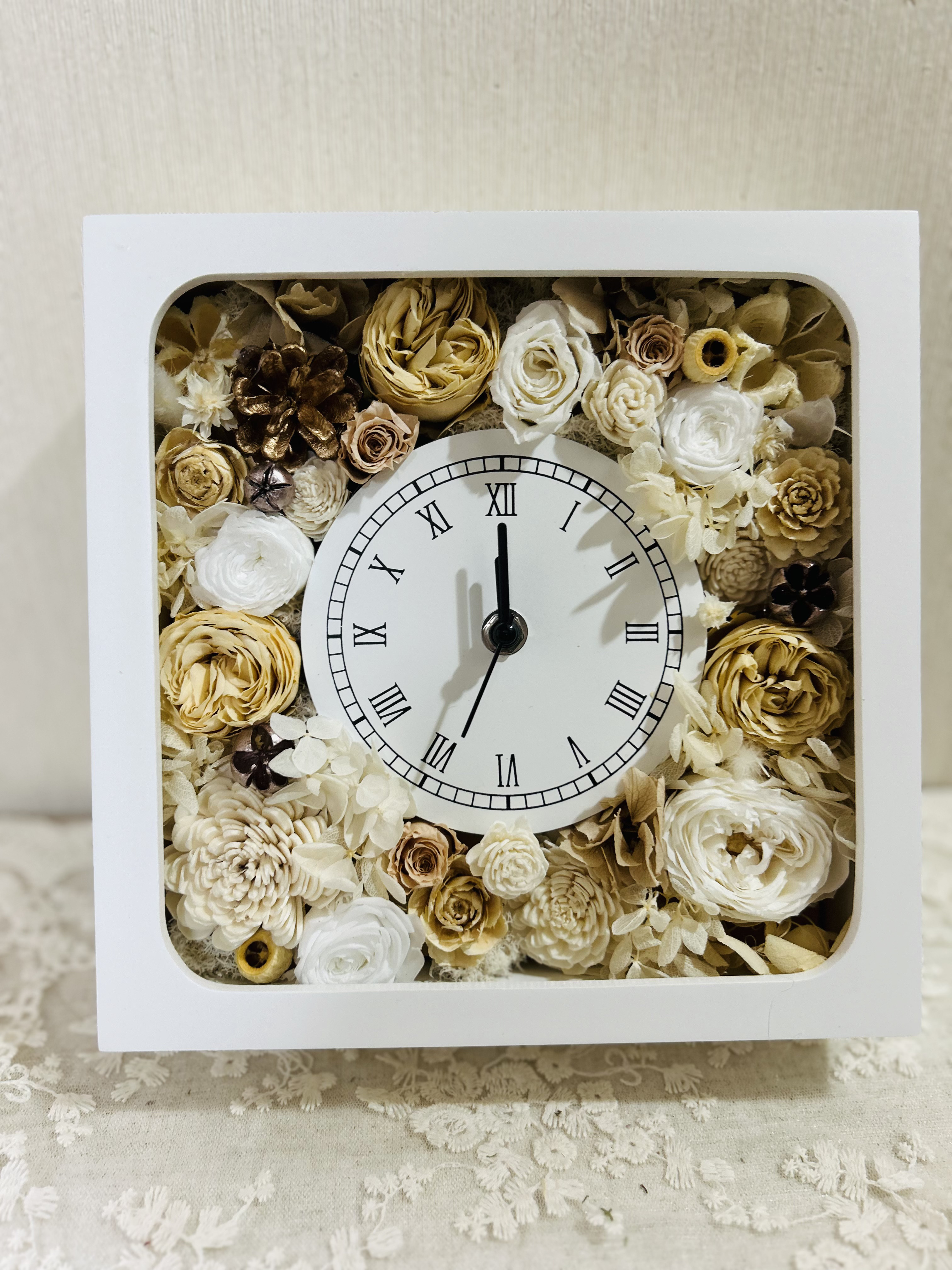 プリザーブドフラワー・フラワークロックアレンジメント