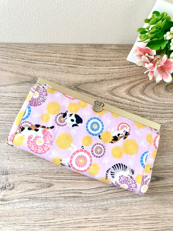 がま口長財布 ごろりん猫 ピンク 和柄 ハンドメイド がま口 文鎮 口金