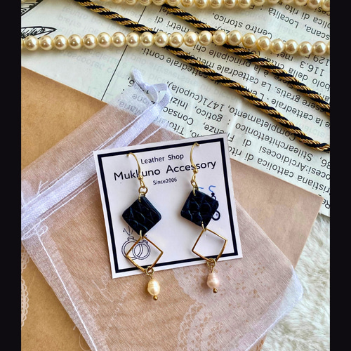 クロコダイルレザー&バロックパールピアス(14kgf) ピアス（フック 