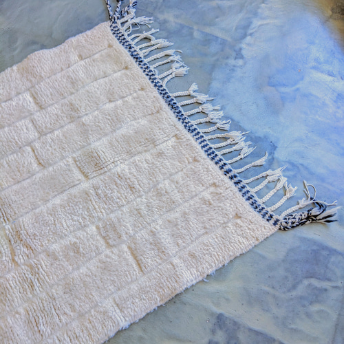 最終価格‼️モロッコより直輸入【本物】上質なベニワレン-No13 96×137 本物のベニワレンラグ-No13 96×137 モロッコ ホワイト カーペット 絨毯