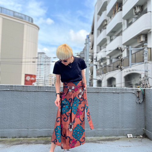 着物リメイク　銘仙とアンティーク着物のリバーシブルスカート（赤） 赤に白い花古銘仙☆着物リメイクロングスカート | iichi 日々の