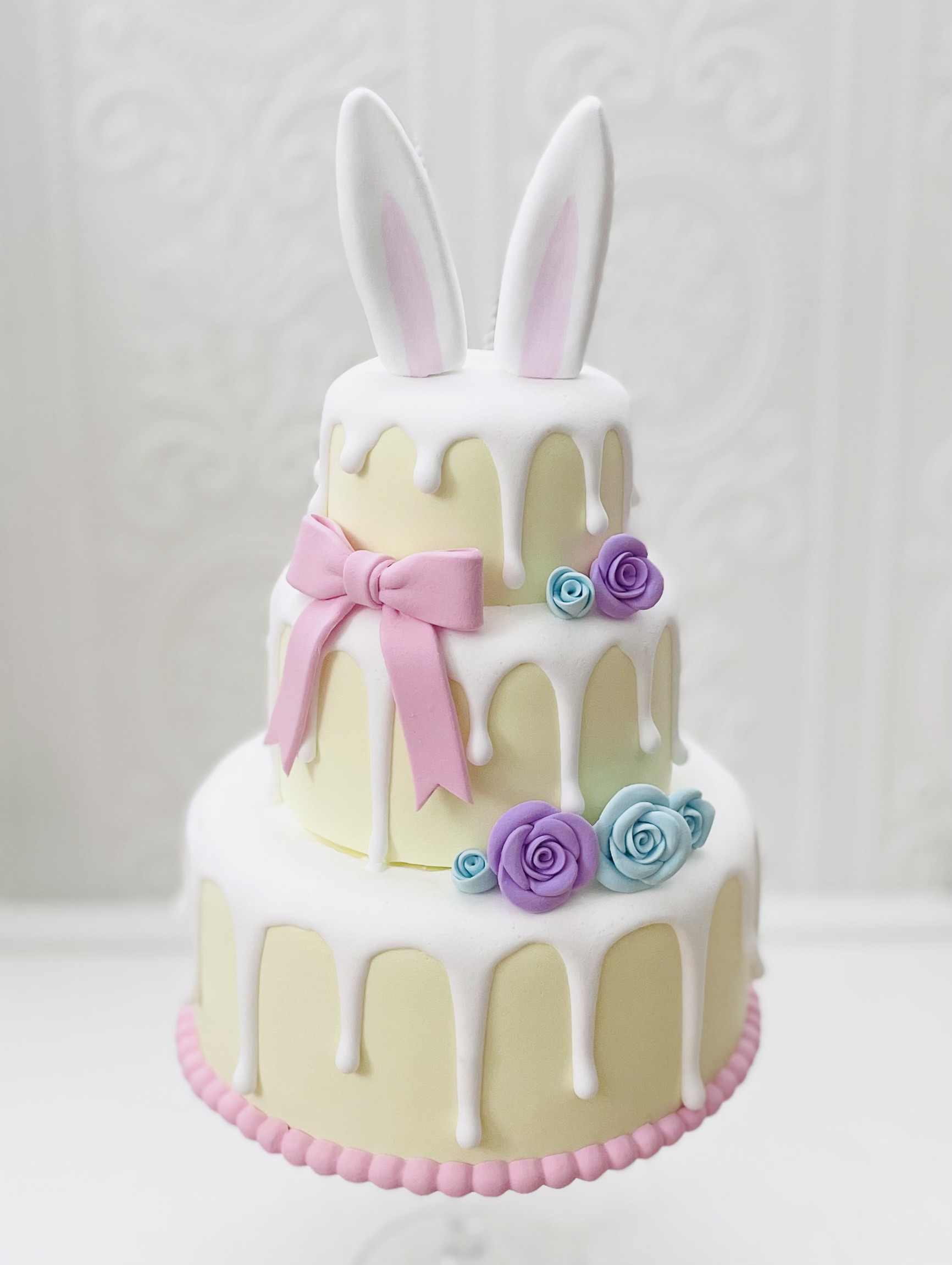 うさちゃんクレイケーキ＊イースター＊黄色＊色変更可＊フェイクケーキ＊推しケーキ＊ウェディングケーキ＊バースデー