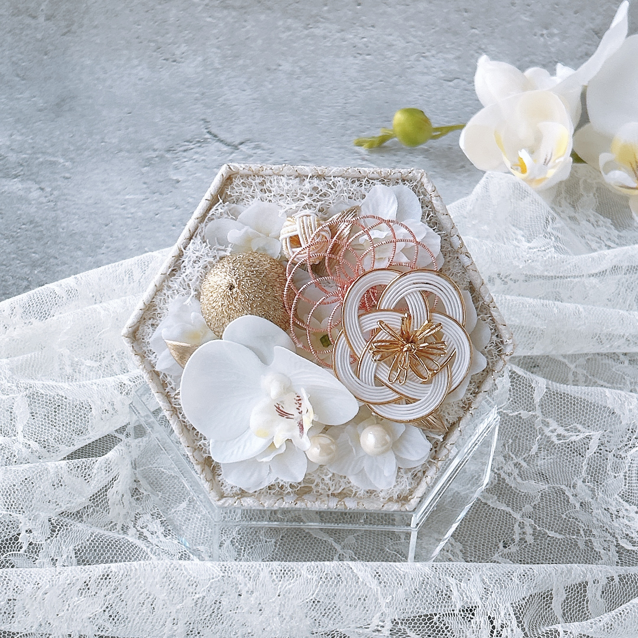 【和装婚】白胡蝶蘭の六角リングピロー｜水引×和モダン｜結婚式・神前式・前撮り　P水引