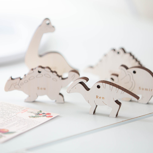 2点セット〉名入れ恐竜⌇子供席札・チャーム・タグ, 木製「Herbivore
