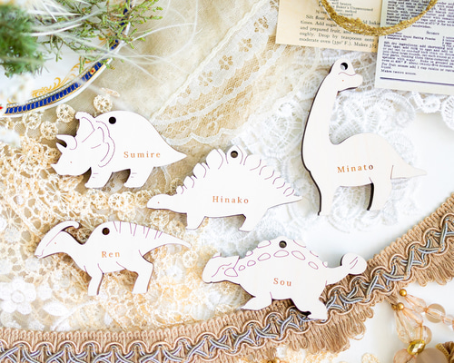 ♡オーダー♡木の恐竜☆名前入り☆ 2点セット〉名入れ恐竜⌇子供席札・チャーム・タグ, 木製「Herbivore