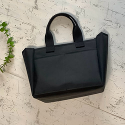 防水ナイロン とにかく軽いミニトートバッグ 黒 底面が広い 4ポケット