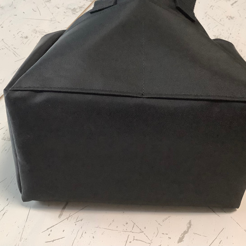防水ナイロン とにかく軽いミニトートバッグ 黒 底面が広い 4ポケット