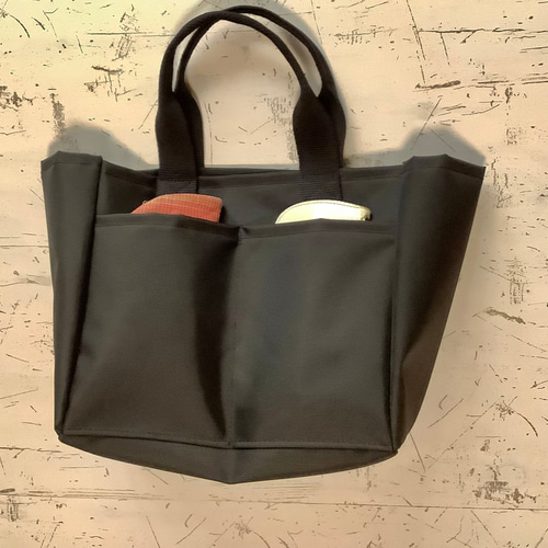 防水ナイロン とにかく軽いミニトートバッグ 黒 底面が広い 4ポケット