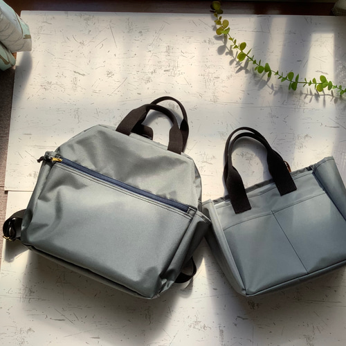 防水ナイロン とにかく軽いミニトートバッグ 黒 底面が広い 4ポケット