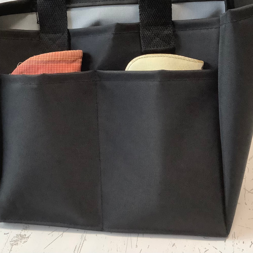 防水ナイロン とにかく軽いミニトートバッグ 黒 底面が広い 4ポケット
