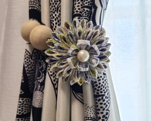 高級なダブルタッセル飾り付き クッションカーテン つまみ細工 帯飾り和小物 高級なダブルタッセル飾り付き クッションカーテン つまみ細工