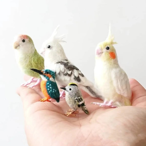 仲良しオカメインコ』2羽セット（羊毛フェルトの小鳥） | iichi